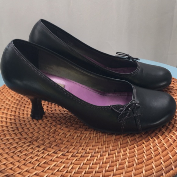 Steve Madden Shoes - Steve Madden Kitten Heels Black 10